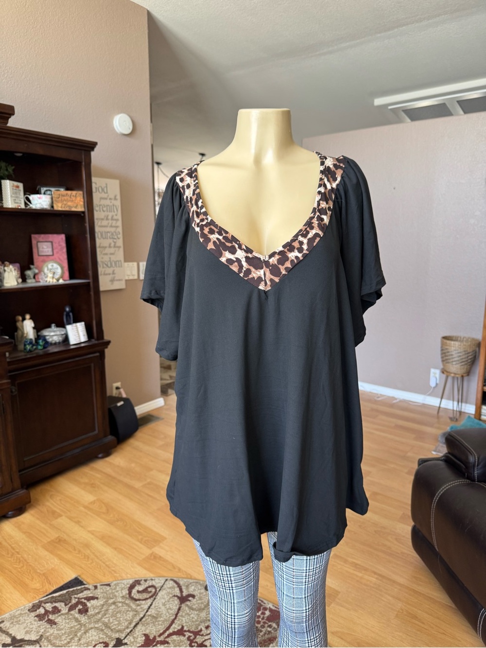 Boutique black short sleeve blouse w/leopard trim-size XXXL - Picture 4 of 9